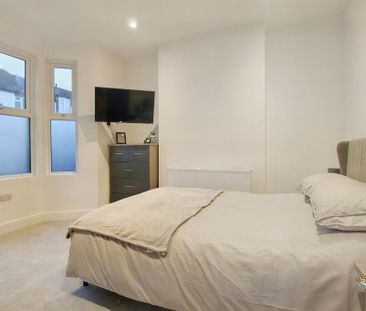 5 bedroom end of terrace house to rent - Photo 5