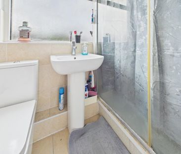 3 bedroom semi-detached house to rent - Photo 6