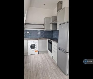 2 bedroom penthouse to rent - Photo 3