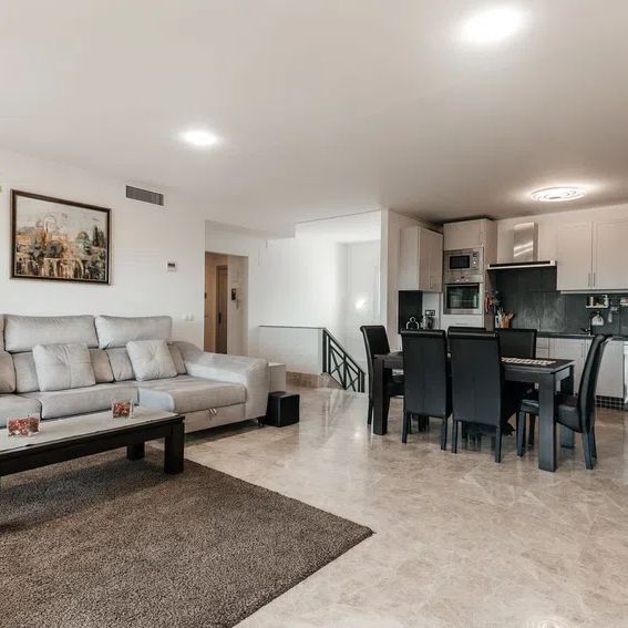 Alquiler de chalet adosado en Calle Sand - Photo 1