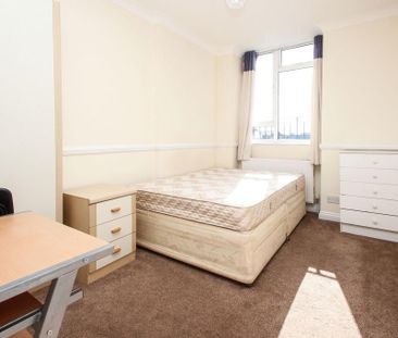3 bedroom flat to rent - Photo 2