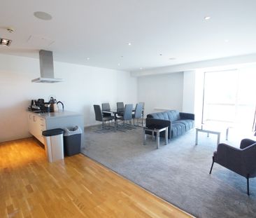 2 bedroom Apartment to let - Photo 3