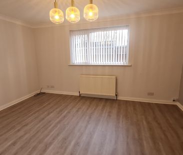 Cedar Walk, Pontefract, Featherstone - Photo 2