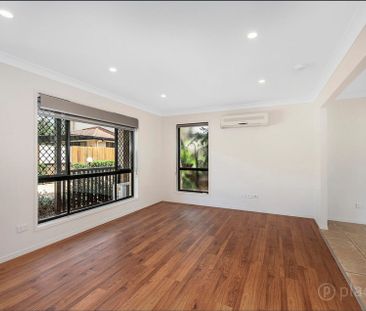 Townhouse Just Minutes from Westfield Carindale - Photo 1