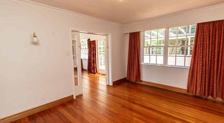 This beautifully elevated property perfectly positioned for all-day sun is available for rent Now - Photo 2