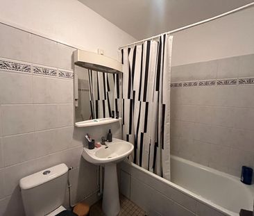 A LOUER : T1 à LILLE • • 566 € - Photo 4