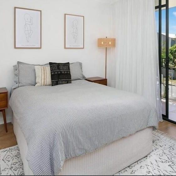 LIGHT FILLED BEACHSIDE APARTMENT - Photo 1