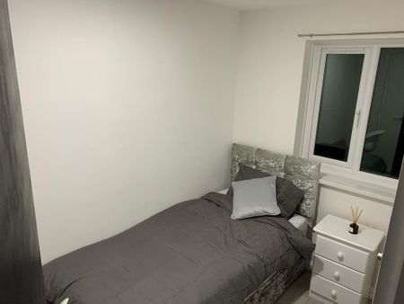 1 bedroom in a house share to rent - Photo 2