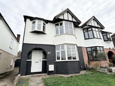 Upcroft Avenue, Edgware, Middlesex, HA8 - Photo 2