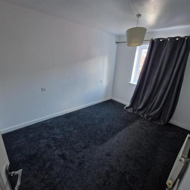 3 bedroom end of terrace house to rent - Photo 1