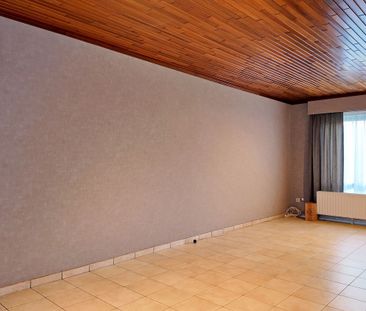 Rustig gelegen vrijstaande gezinswoning met ruime tuin in Eeklo! - Foto 1