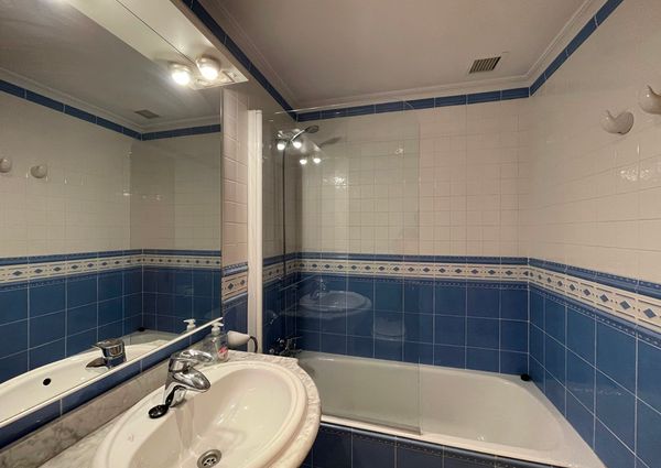 Apartamento primera planta sin amueblar, 3 dormitorios, parking, al lado del mar, El Molinar.