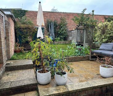 2 bedroom ground floor maisonette to rent - Photo 2