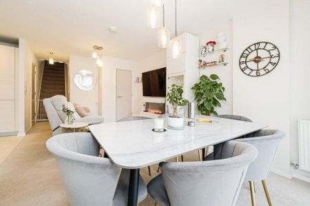 Exeter Road, London, E16, Property for rent - Photo 4