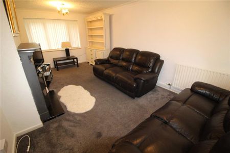 4 bedroom semi-detached house to rent - Photo 2