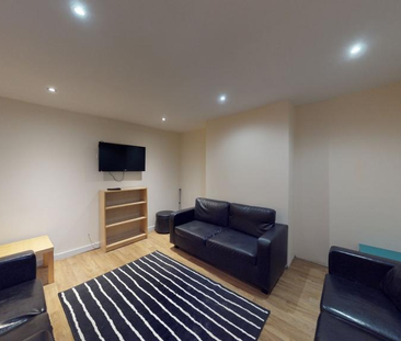 6 bedroom semi-detached house to rent - Photo 3