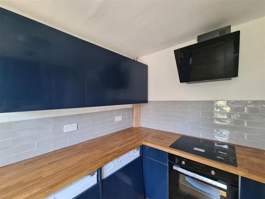 3 bedroom flat to rent - Photo 1
