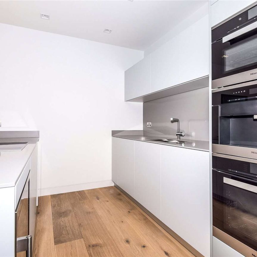 A 2 bedroom, 2 bathroom apartment located within the iconic and highly sought after One Tower Bridge development located in the heart of South Bank. - Photo 1