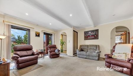 7 Farrer Close, Cranbourne, VIC 3977 - Photo 3