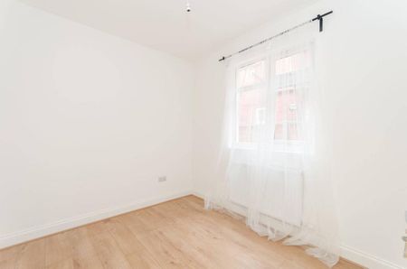 3 bedroom flat to rent - Photo 2