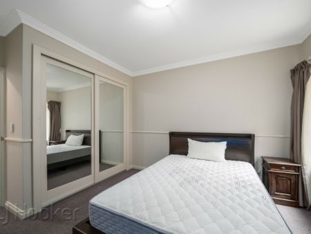 HUGE Courtyard & Outstanding Location - Photo 5