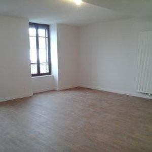 Appartement - T3 - CHAMPAGNE EN VALROMEY - Photo 2