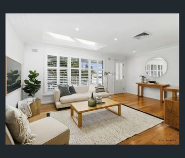 Spacious Family Home in Quiet Cul-de-Sac with Entertainer’s Appeal - Photo 1