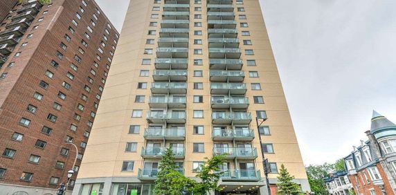 Junior 1 Bedroom Available At 135 East Sherbrooke Street - 135 East Sherbrooke Street, Montréal - Photo 2