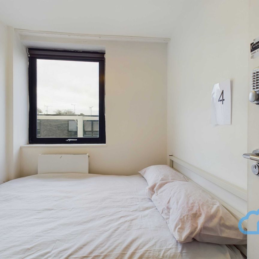 RM4 Eastmead | Farnborough | GU14 7SA - Photo 1