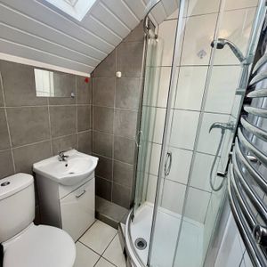 Room in a Shared House, City Road, NG7 - Photo 2