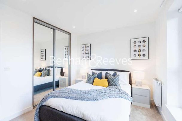 Accolade Avenue, Southall, UB1 - Photo 1