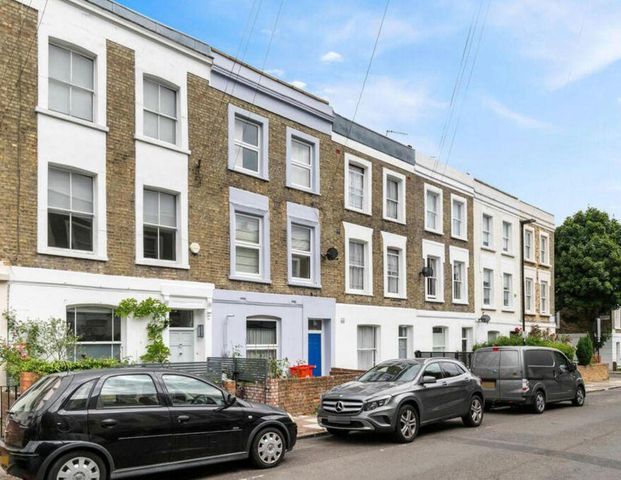 4 bedroom flat to rent - Photo 1