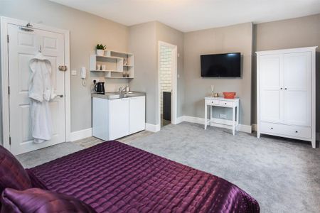 1 bedroom in a house share to rent - Photo 3