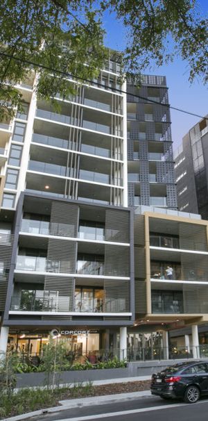 Unfurnished One Bedroom Apartment in Higher Level with Good Views - Photo 1
