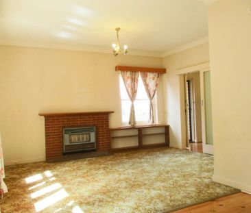 Spacious & Convenient Home in Clovelly Park - Photo 1