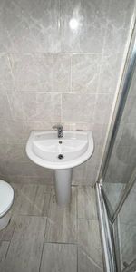 Studio Flat, Castillon Road, SE6 - Photo 3