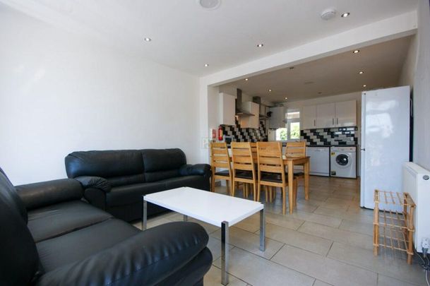 6 bedroom terraced house to rent - Photo 1