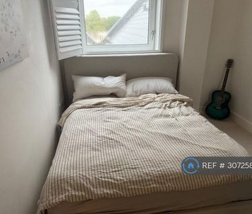 2 bedroom penthouse to rent - Photo 2
