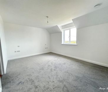 4 bedroom detached house to rent - Photo 3