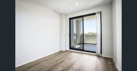 Modern Two-Bedroom Apartment in Prime Location - Photo 4