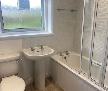 3 bedroom terraced house to rent - Photo 2