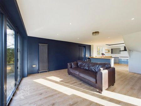 3 bedroom detached house to rent - Photo 4