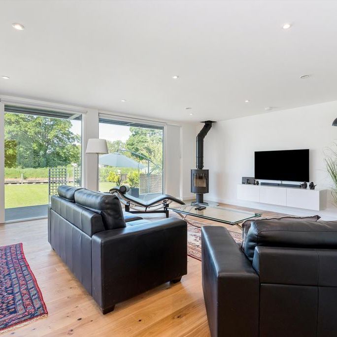 4 bedroom detached house to rent - Photo 1