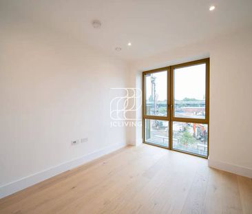 Hive House, 16 Capital Interchange Way, Brentford, TW8 - Photo 4