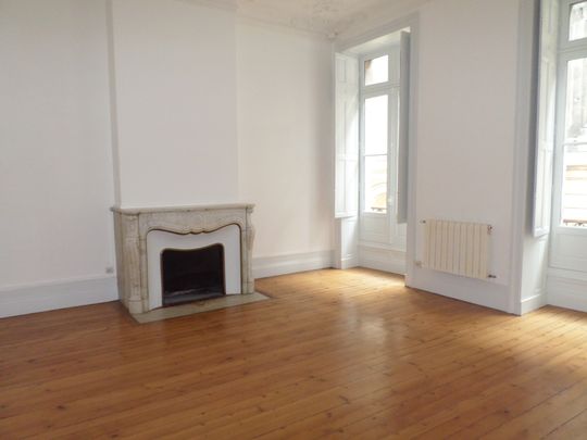 Location Appartement 3 pièces 107m² BORDEAUX 33000 - Photo 1