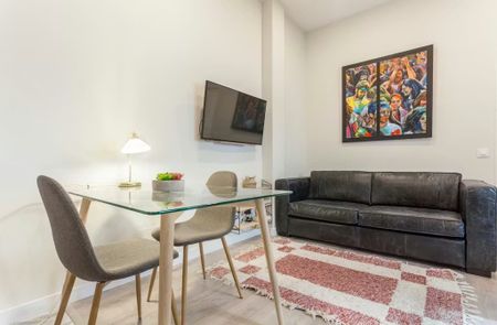 Calle de la Reina, Madrid, Community of Madrid 28004 - Photo 4
