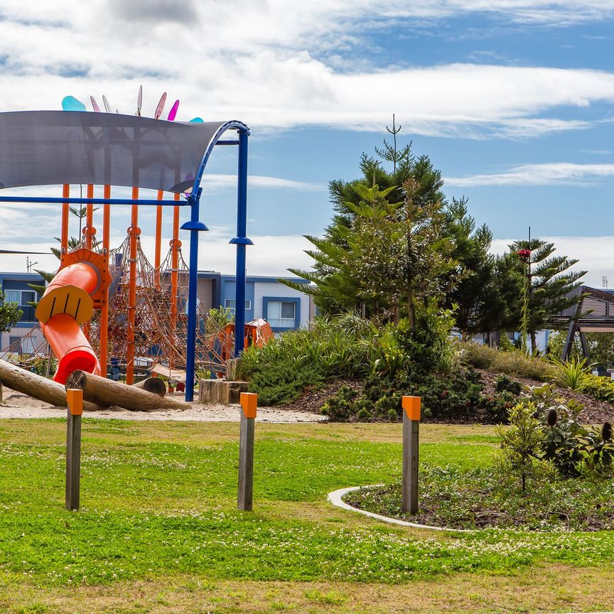 Near New Family Home in Award Winning Estate! - Photo 1