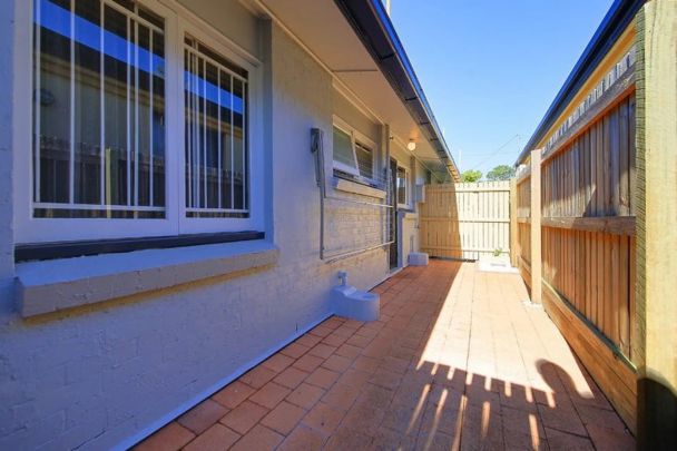 Tidy Unit in Perfect Location - Photo 1