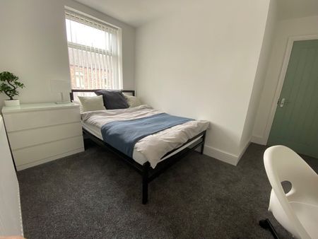 5 Bed Terraced House, Westdown Road, E15 - Photo 3