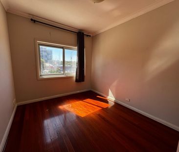 FOR RENT - Spacious 3 Bedroom Family Home in Yagoona - Photo 4